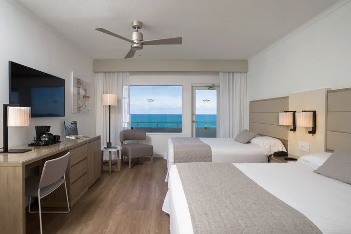 Deluxe double oceanfront guest room