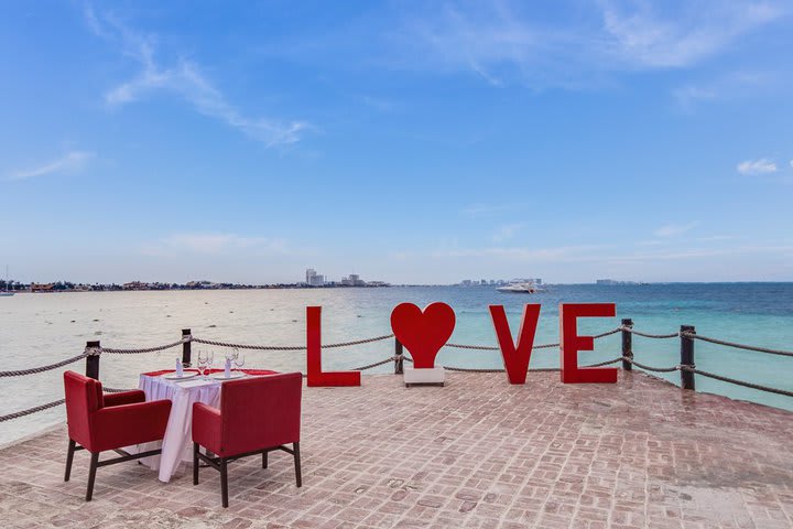 Cena romántica en el muelle