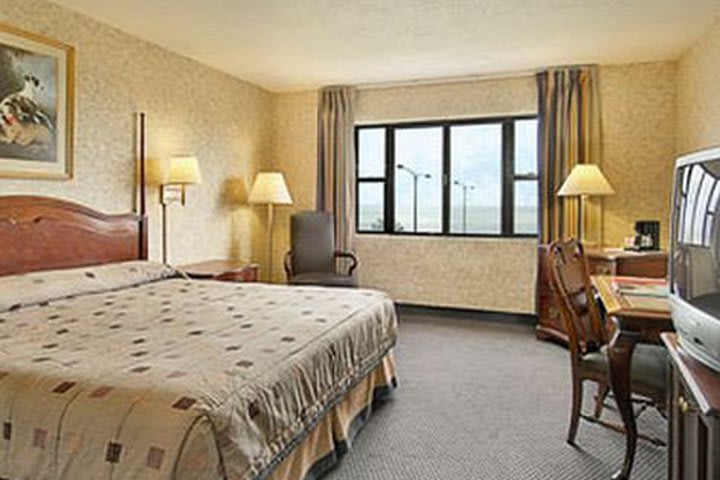 The Ramada Lake Shore hotel in Chicago offers 183 guest rooms and suites