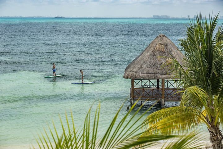 Hotel frente al mar