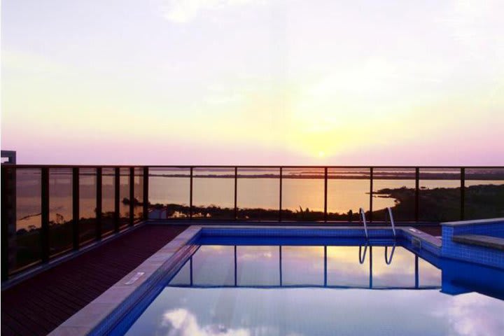 The InterCity Premium Porto Alegre hotel has a pool on the terrace