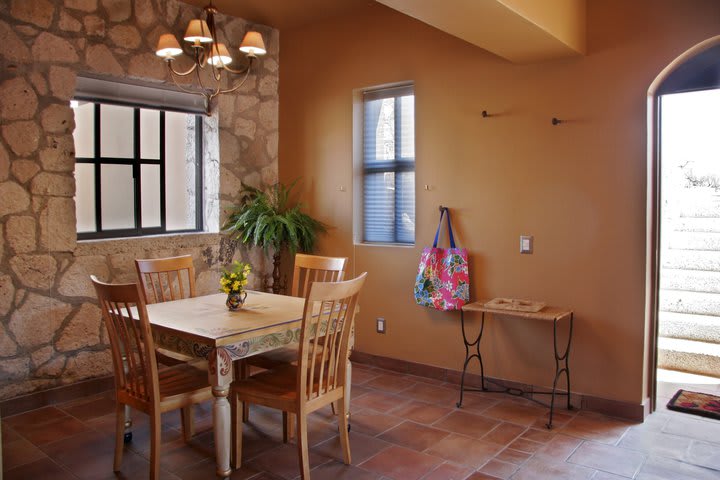 Comedor de la habitación Cardenal en Casa de Aves