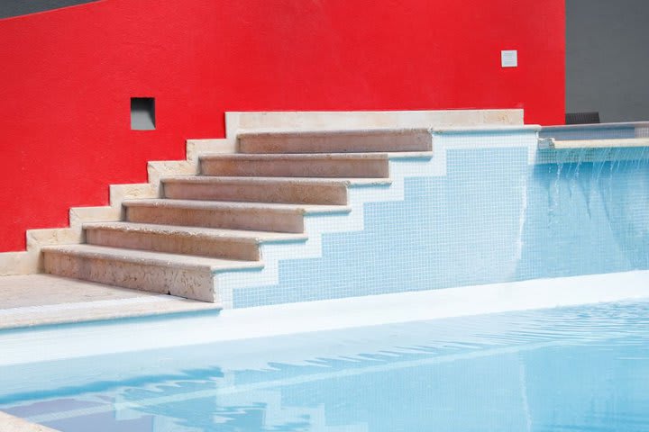 Escaleras de la piscina