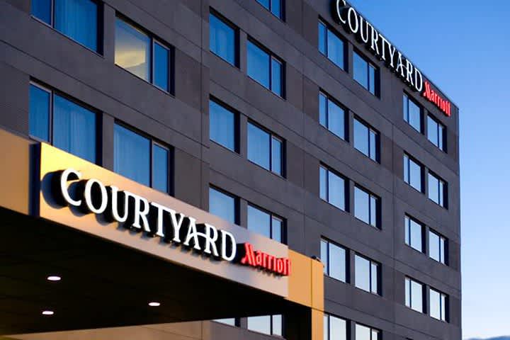 Courtyard Montréal Airport