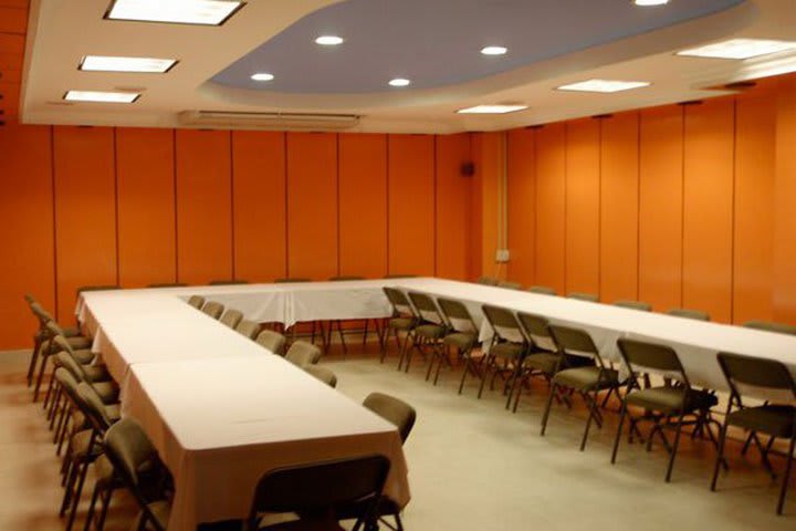 U-style setting in the meeting room