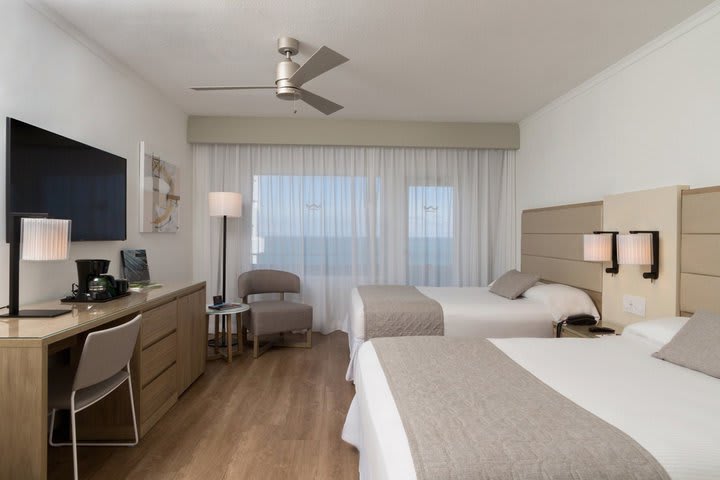 Deluxe double guest room with ocean view