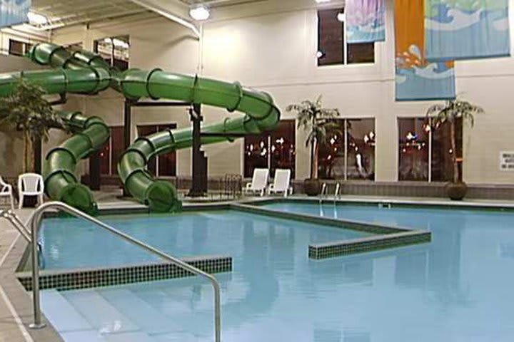 Indoor pool at the International Plaza, hotel near Toronto Airport