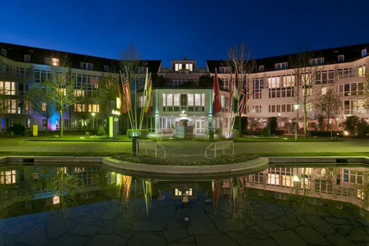 Holiday Inn Unterhaching near Munich has a garden with a fountain