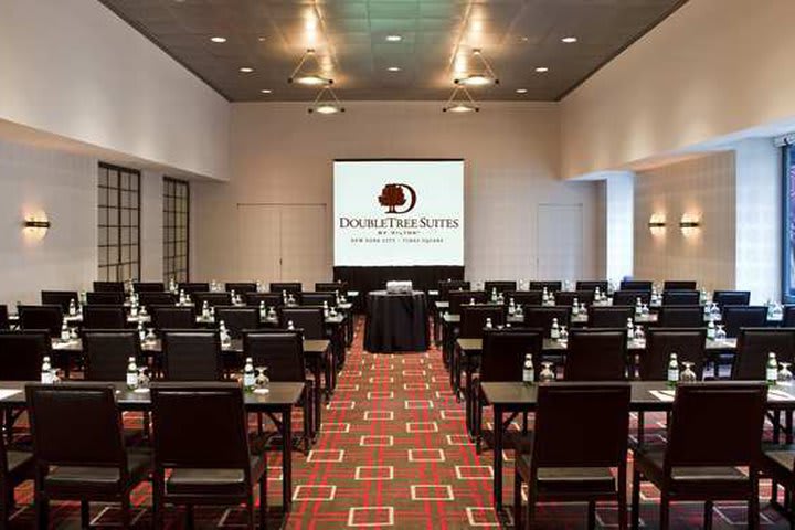 DoubleTree Guest Suites - Times Square has meeting rooms for 200 guests