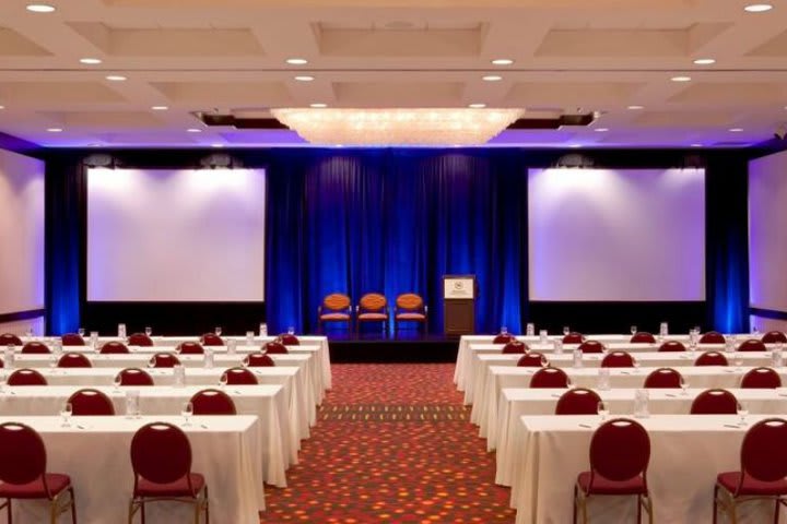 Los salones de eventos de este hotel Sheraton en Orlando tienen capacidad para 800 personas