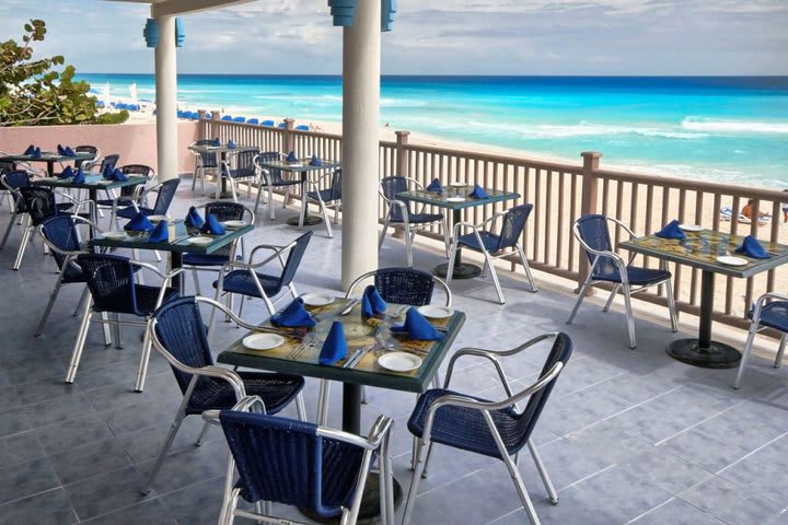 Pier 12 restaurant enjoys ocean view