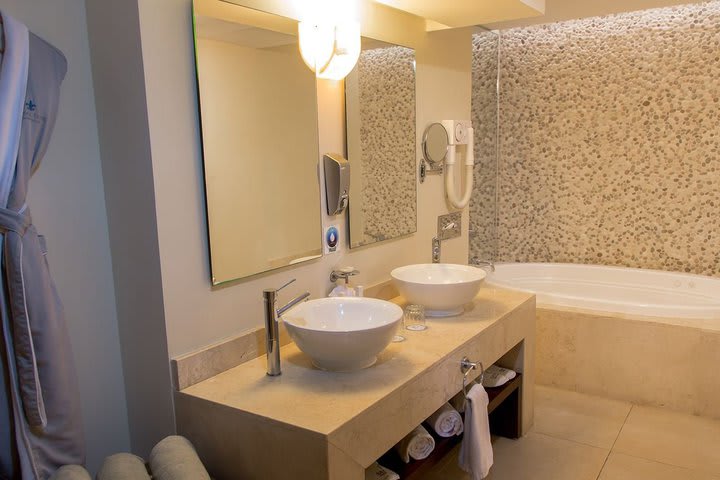 Master bedroom with Jacuzzi in a Royal Elite suite