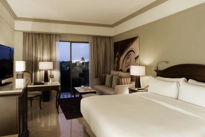 The property includes 350 fully-equipped guest rooms