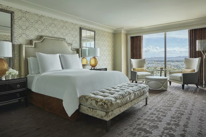 All rooms at the Four Seasons Las Vegas feature floor-to-ceiling windows