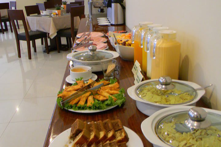 Barra de desayunos en el restaurante