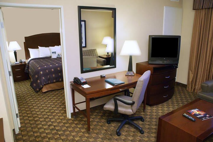 Homewood Suites by Hilton Henderson South offers guest rooms with one bedroom