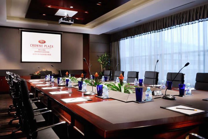 Organize your meetings in the conference faciliites at the Crowne Plaza Zhongguancun