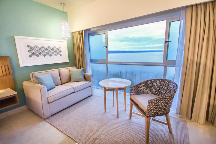 Sitting area in a deluxe guest room