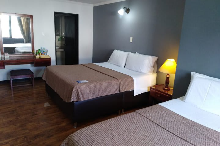 Double room with amenities and private bathroom