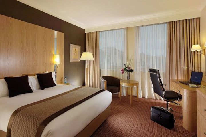 Standard guest room at the Crowne Plaza London - Ealing hotel