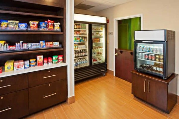 Convenience store at SpringHill Suites by Marriott Chicago Schaumburg