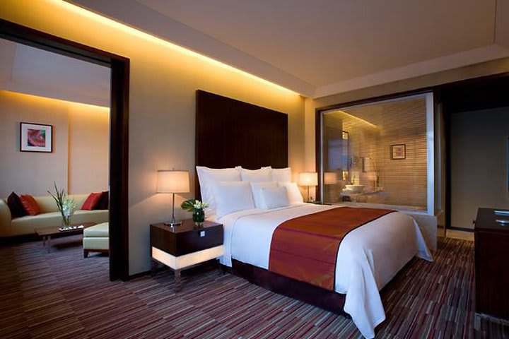 Renaissance Shanghai Zhongshan Park offers 667 guest rooms and suites