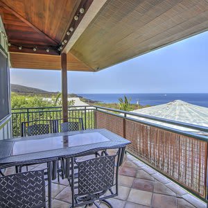 Ocean-view Bungalow: 2 Blocks to Pebbles Beach!