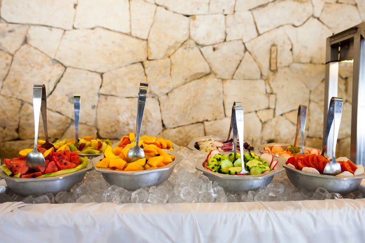 Alimentos frescos en el bufet