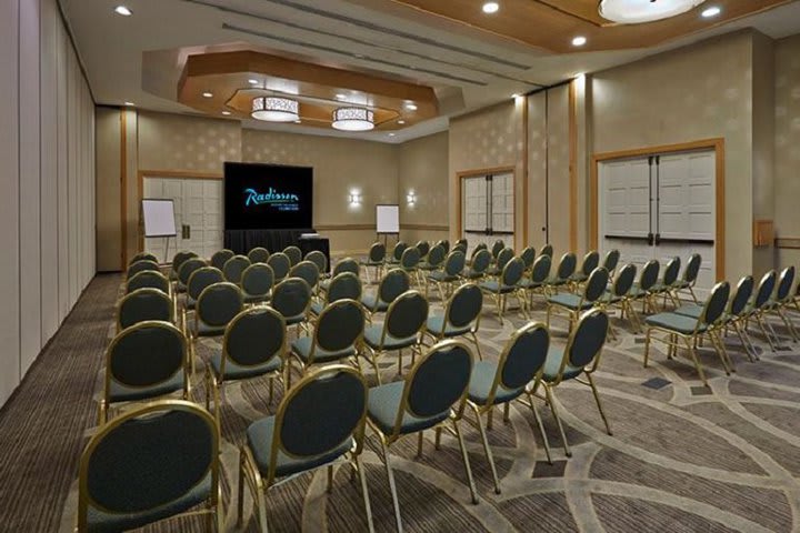 The hotel has a meeting room