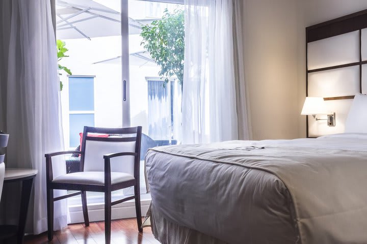 Guest room with garden view