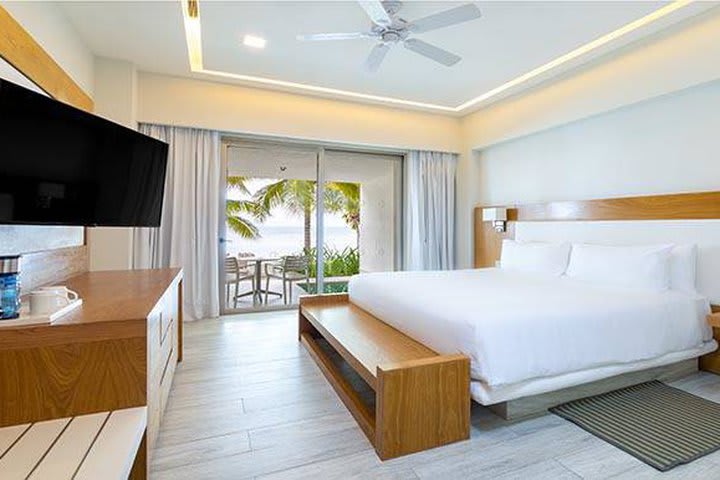 Superior guest room with a plunge pool