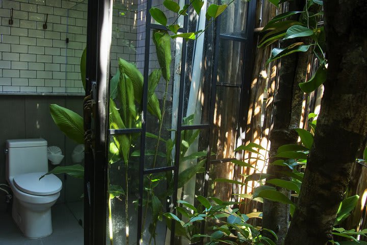 Private guest bathroom with shower