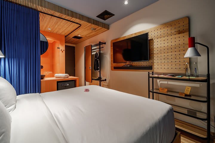 Amenities in a Snug room