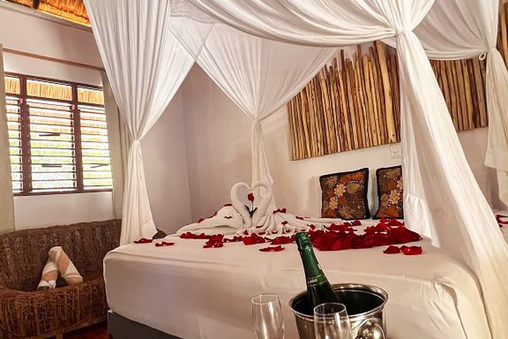 Honeymoon amenities