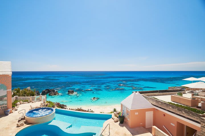 Img - Poolside