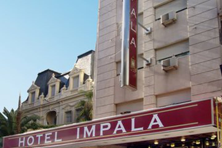 Entrada del Hotel Impala