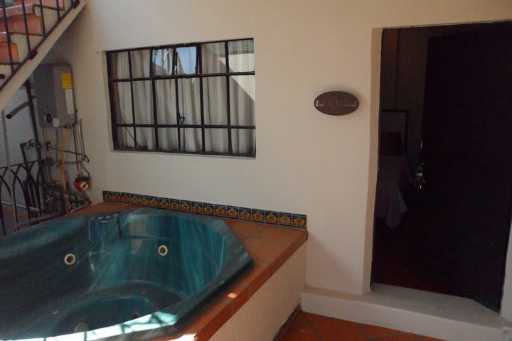 Some rooms have a Jacuzzi