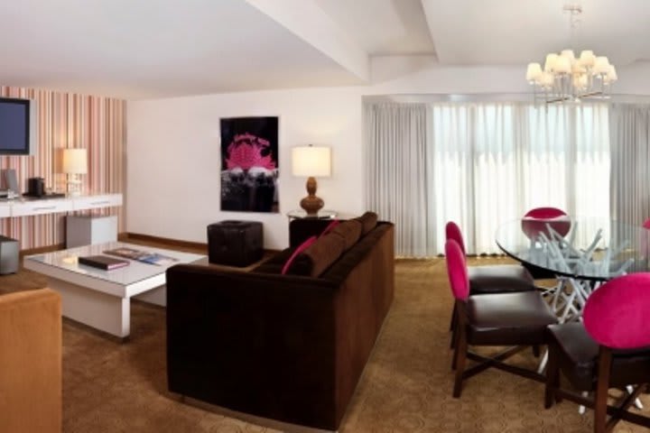 Img - Cosmopolitan suite 1 king vista High Roller