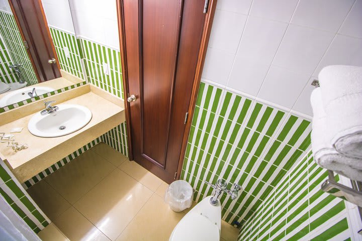 Baño de la habitación estándar