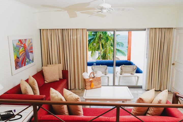 Img - Suite king con piscina vista al mar Advanced