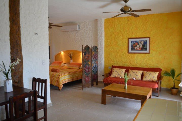 La master suite de Casa Lupita Holbox tiene área de descanso