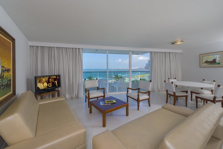 Classic suite with balcony and ocean view