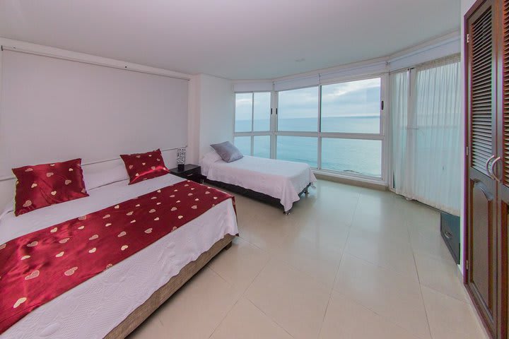 Two-bedroom Laguito apartment with ocean view - CTG137A