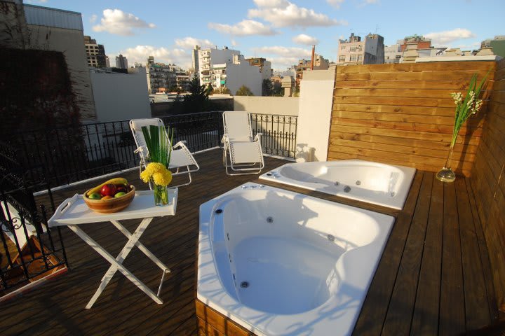 Aura Suites cuenta con jacuzzi