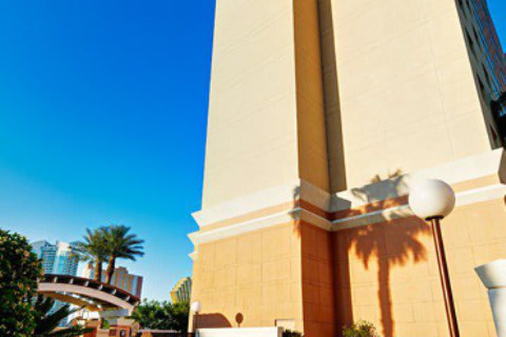 The Marriott hotel in Las Vegas has a pool