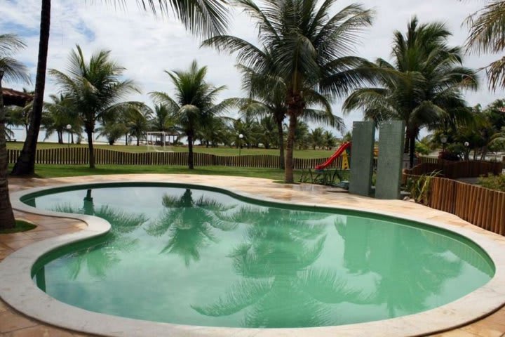 Hotel Vila Gale Eco Resort do Cabo has a children's pool and a pool