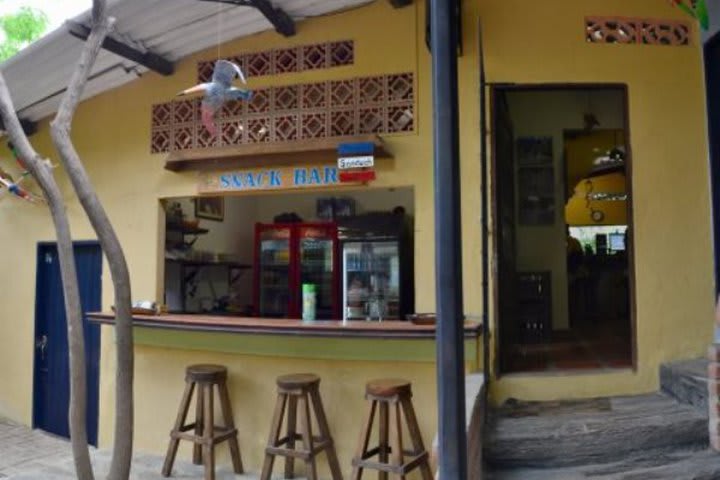 Bar en el Hostal La Casa de Felipe, hotel en Taganga