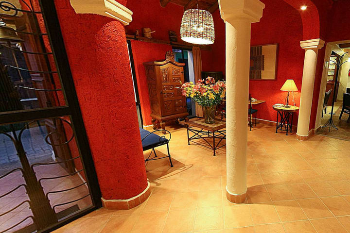 Lobby del hotel Villas Casa Morada en San Cristóbal