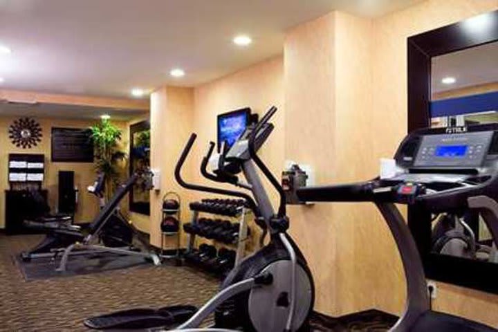 Fitness center at the Hampton Inn Manhattan Empire State in New York