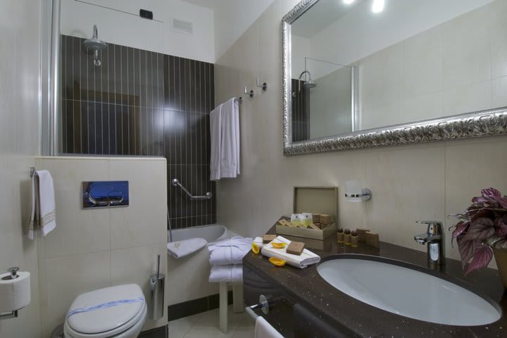 Baño de una habitación del Best Western Hotel St George en Milán